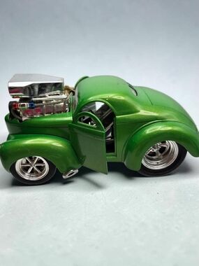 Funline Muscle Machines 2004 1941 Willys Coupe 1:18 Diecast Green Hot